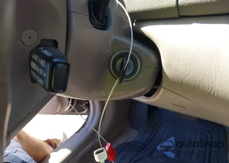 2002 Toyota Camry Le из США, поврежденный, VIN JTDBE32K720069121